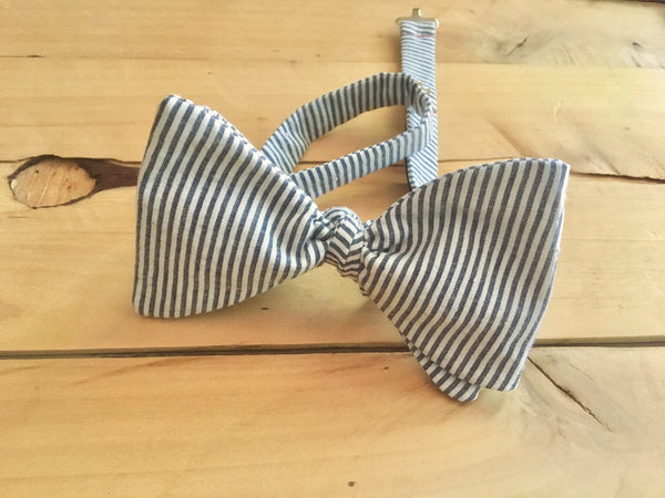 navy blue seer bow tie